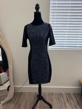 Elie Tahari for DesigNation Black & Navy Tweed Colorblock Sheath Dress — Size 2